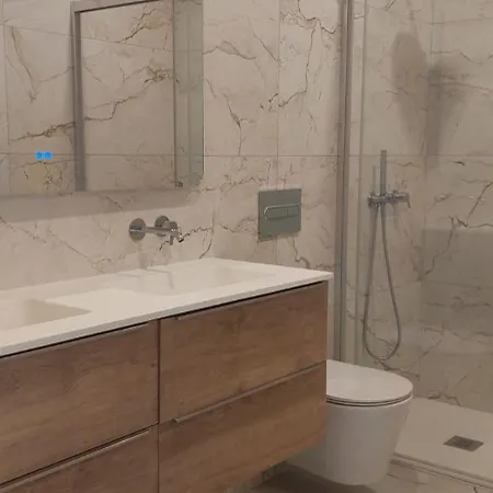 Center View Apartment *